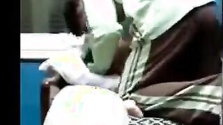 العرص غفل بنت خالتوا و صورها  xnxx xxnxx مصري و هو بينكها و بيفشخ خرم طيزها اللبوه مكنتش عايزه تخلع هدومها نزلها البنطلون بالعافيه