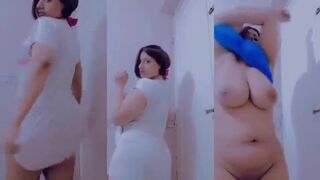 اللبوه الممحونه بعت فيديو ل عشيقها و هي بتلخع هدومها  xnxx xxnxx مصري كلها و بتفرجوا علي كسها المشعر و بزازها الكبيره