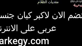 العرص جلمع لبوتين سكس مصري جامد  ممحونين علي سرير واحد مخليهم يلسحوا و يفعصوا في بزاز بعض  القحبه بتخبط علي كس و طيز صاحبتها