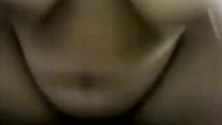 المموس المربربه ركب علي زبر علي فحل الصعيد وفشخ كسها نيك عنيف  سكس مصري جامد و عماله تصوت و تتوجع من التعه اللي هي فيها