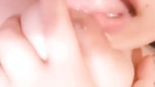 الشرموطه ام كس هايج نايمه سكس مصري جديد علي الكنبه وفشخ كسها لعب و فرك لحد ماجبتهم و غرقت الكنبه المموس بتطير لبن من كسها زي الرجاله