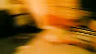 انا وصاحبي شقطنا شرموطين و مسكنهم فشخنهم هم الاتنين سكس مصري جديد  علي سرير واحد انا خلصت و خالد مش عايز يحرم البت بيعمل معاها التاني