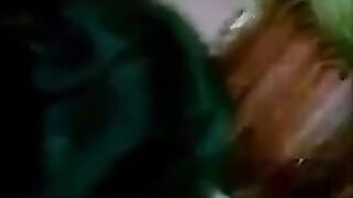 مموس فيصل المربربه ام كس سكس مصري  محروم نايمه علي ضهرها وعشيقها الزبير فشخها نيك عنيف المموس بتقولوا براحه كسي اتهري