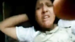 الشرموطه كانت بنت بنوت  سكس مصري دخل زبر في كسها فتحها و مسح الدم و كمل نيك في كسها الضيق لحد ما جبهم و غرقها لبن