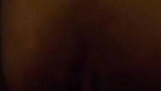 احححح زبر الفحل كبير فشخ شبه زبر الحمار مسكها  سكس مصري من وسطها عمال يرزع بزبر الكبير في كسها الهايج اللبوه كسها منفوخ اوي