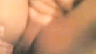 المنيوكه ام كس كبير نايمه علي بطنها وفشخ كسها بايديها عشان الزبير  سكس مصري الهايج يشرم كسها الممحون نيك جامد المموس الهايجه