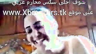 اللبوه حامل في السابع ومش رحمه نفسها راحت ل عشيقها الشقه و مسك زبر  سكس مصري عماله تمص فيه عشان يقف ويفشخها طلعت قعدت علي زبر فشخت كسها نيك