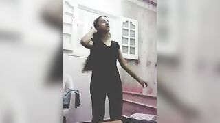 مموس مصريه اندر ايدج  سكس مصري بعت فيديو ل صاحبها و هي بترقص شرقي عريانه ملط و بكسها المشعر اللبوه بزازها صغيره اوي
