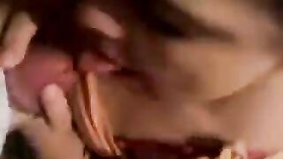 شرموطه الشرقيه  سكس مصري الهايجه بترقص لعشيقها عشان يهيج عليها قبل ماينكها مسكها علي السرير فتح رجلها و فشخ كسها نيك
