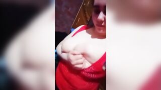 اللبوه بتفرجني علي قمصان نومها قولتلها فرجيني علي طيزك دخلت  سكس مصري صباعين في طيزها وطلعتهم لحستهم بلسانها شرموطه نيك