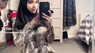 المموس الحيحان كسها شرقان نيك مثبت الزبر الصناعي سكس مصري  علي الارض و فشخ كسها نيك عنيف فشخ لحد ما نزلت لبنها و ريحت كسها