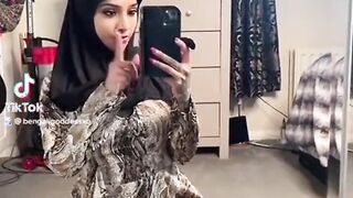 المموس الحيحان كسها شرقان نيك مثبت الزبر الصناعي سكس مصري  علي الارض و فشخ كسها نيك عنيف فشخ لحد ما نزلت لبنها و ريحت كسها