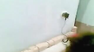 القحبه الحيحانه طيزها بقيت واسعه اوي مسكتها فشختها نيك و بقولها  سكس مصري بيوجع قالتلي مش اوي خلاص طيزها خدت علي زبري