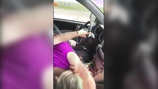 المموس هاجت علي حبيبها وهي قعده جنب في العربيه بتسواق سابت السواقه ومسكت  سكس مصري زبر فضلت تمص فيه لحد ماجبهم في بوقها