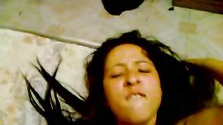 لبوتي الممحونه ام كس منحوت نايمه تحت مني  شرمها سكس  مش رحمه كسها انا فاشخ طيزها نيك و هي بدخل ايديها كلها جوا كسها