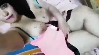 المموس ساره الممحون لابسه النقاب علي قميص نوم وردي و بت سكس مصري صور نفسها وهي هايجه و كسها شرقان شغاله دعك في بزازها