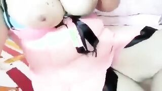 المموس ساره الممحون لابسه النقاب علي قميص نوم وردي و بت سكس مصري صور نفسها وهي هايجه و كسها شرقان شغاله دعك في بزازها