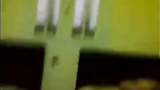 امي الهايجه بتخلي عشيقها ماهر ينكها قدامي و يفشخ كسها  سكس مصري و بتخليني اتناك انا كمان بتقولي اضربي سبعه ونص علينا