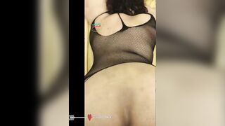 المموس بتتناك وهي لابسه القميص مش راضيه تخلعوا ب سكس مصري تقولي احنا الاتنين نجيب سوا مع بعض بس افشخ كسي الاول