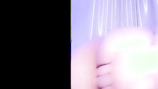 المموس فدوه السعوديه فاتحه لايف نااار وهي بترقص عريانه ملط و عماله سكس مصري  تدعك وتفرك في كسها الهايج و تقول لداعم يلا نزل لبنك