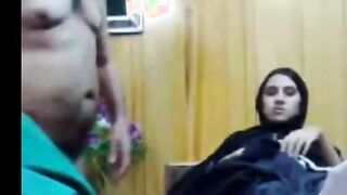 الدكتور جورج بينيك المريضه السعوديه علي سرير الكشف خ سكس مصري لاها خلعت البنطلون و فشخ كسها الهايج نيك قحبه سعوديه