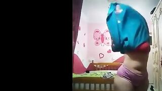 فوزيه اللبوه الحيحانه بعت فيديو ل عشيقها و هي بتخلع و عم سكس مصري اله تلعب في بزازها و تبعبص في كسها لحد ما نزلت لبنها