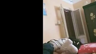 المموس جاتلي البيت و فكراني هسبها مسكتها خلعتها البن سكس مصري طلون بالعافيه و انا مكتف ايديها و دخلت زبري في طيزها