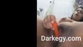 مقاطع ساخنه جدا للقحبه الممحونه نوال  الهايجه اللبو سكس مصري ه قعده علي حرف البانيو و فشخ كسها الهايج نيك يالجزره