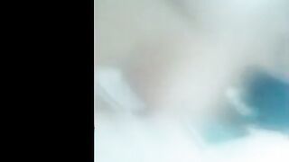 القحبه الممحون كسها احمر اوي و كبير قعده ي الحمام علي حرف  سكس مصري البانيو و شغاله دعك وفرك بتضرب سبعه ونص حصري انا مزه