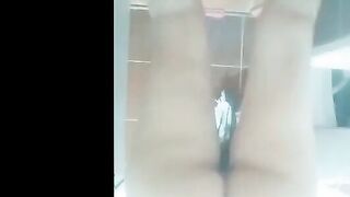 القحبه الممحون كسها احمر اوي و كبير قعده ي الحمام علي حرف  سكس مصري البانيو و شغاله دعك وفرك بتضرب سبعه ونص حصري انا مزه