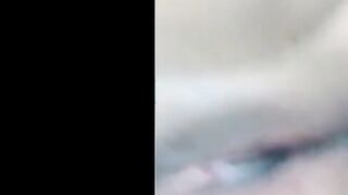 اللبوه نايمه علي ضهرها و حبيبها عمال يقفش في زازها و يمص سكس مصري  الحلمه فضل يلعب في كسها لحد مانزلت لبنها ممحونه اوي