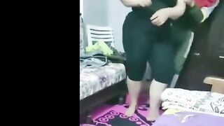 الديوث و الشرموطه فاتحين لايف و بتقولوا احا الواد زبر و سكس مصري قف عليا عايز ينكني و الخول بيطلب اسد عشان يخلي ينكها