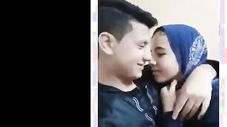 احمد الهايج جاب بنت عمتو الممحون البيت بعد صلاة العيد م سكس مصري سكها من الطرحه ودخل زبر في بوقها بالعافيه فشختها نيك