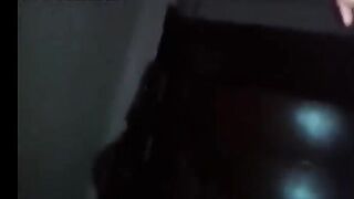 شهد الحيحانه مع الظابط حسام مسكها عمال يمشي طربوش ز سكس مصري بر علي شفايف كسها الهايج عشان تولع اكتر و يفشخها نيك