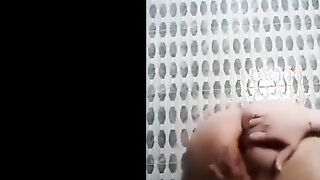 توتا الهايجه مموس الفيس بوك بعت فيديو ل عشيقها بتفرج سكس مصري وا علي كسها الهايج وهي فاشخها بعبص و ضرب لحد ماجبتهم