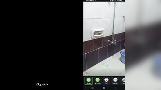 الديوث فاتح لايف علي كس مراته الهايجه وهو بينكها في  سكس مصري الحمام و فاشخ طيزها و كسها نيك عنيف لحد ما نزل لبنوا
