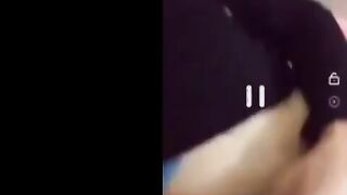 اللبوه بتهيج نفسها و مسك زبر حبيبها بتمشي علي شفايف كسها الممحون دخلتوا في كسها و فشخت نفسها نيك من الاخر bzazy