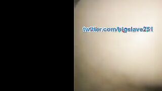 الملكه لولو مسكها قلم بدخلوا جوا طيز جوزها الخول و هي سكس مصري  عماله تفعص في بضانوا بتعصرهم بايدها عشان ينزل لبنوا