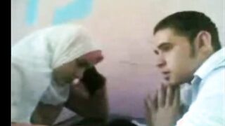 مقاطع ساخنه  للموس ايه الممحونه وهي في شقة عشيقها  الهايج بتصورها وهي عريانه  و بيعرضها لصحابوا  ينكوها xnxx عربي