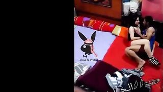 عنتيل الجيزه مصور المموس عيشقتوا وهي في حضنوا عشان يفضحها قدام جوزها الهايجه عماله تلعب في زبر و بضانوا xnxx مصري