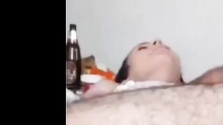 الشرموطه نايمه تحت مني بتقولي اااح زبرك بيوجعني اوووي كفايه بقي كسي اتهري والله احرمني شويه لبوه مصريه هايجه xnxx مصري