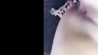الزبير الفاجر شقط مموس و مكنش عندوا مكان مسكها في العربيه فلقس طيزها و فشخها نيك عنيف في كسها وطيزها xnxxمصري
