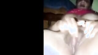 صباح المموس الهايج قعده قدام الكاميرا بتكلم عشيقها فيديو كوول و هي فشخ رجلها شغاله دعك في كسها المشعر xnxxمصري