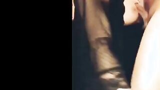 كبيره في السن بس سكس العرب  خبره في المنيكه و الشرمطه قعده تحت رجل حبيبها عمال يضربها بزبر علي وشها و بزازها قحبه