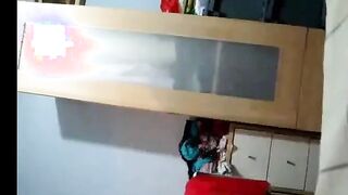 القحبه مرفت الحيحانه مموس اندر ايدج بتصور نفسها ل صاحبها وهي  سكس سعودي عماله تعصر في بزازها و تدعك في كسها الممحون