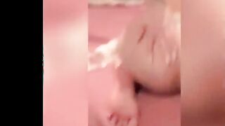 القحبه ندي الممحونه حط حالات اسناب شات  وهي قعده  سكس سعودي علي الشزلوج  عريانه ملط وعماله تدعك في كسها الممحون