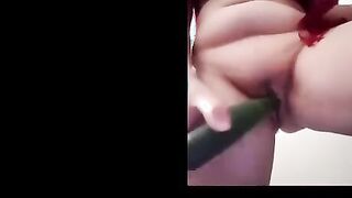 اللبوه الهايجه المربربه  وافقه قدام الكاميرا ومسكها  سكس سعودي خياره كبيره فشخ عماله تنيك كسها الهايج بيها لحد ما نزلت لبنها
