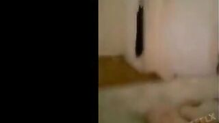اللبوه ميارا الممحونه نايمه  سكس سوداني علي ضهرها وفشخ رجلها وحبيبها الزبير نازل ضرب فيها علي وشها و طيزها بينكها بعنف
