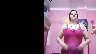 بودي العنتيل طلب من مموس الشرقيه تصور نفسها فيديو  سكس عراقي  تفرجوا علي جمال جسمها القشطه خلعت القميص و فرجتوا علي كسها المنفوخ