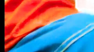 المموس راحت تحاسب المحامي بتاعها قعده علي الكرسي و رافع سكس عراقي   رجلها لفوق لحد ما جبهم جوا كسها و اللبن عمال يقع منها